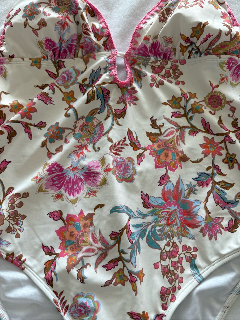 Cupshe Creme Paisley Plunging One-Piece Swimsuit  Size Large NWT - Picture 5 of 11